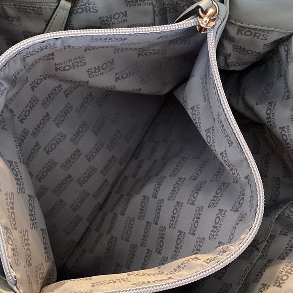 Like new taupe gray Michael Kors purse - Picture 5 of 8